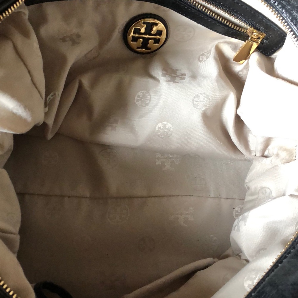 Tory Burch Shiny Soft Leather bag w/ should strap - Picture 4 of 8